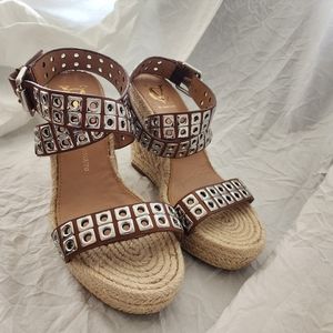 NEW!! Vince Camuto Signature Dacia Wedge Heels!!